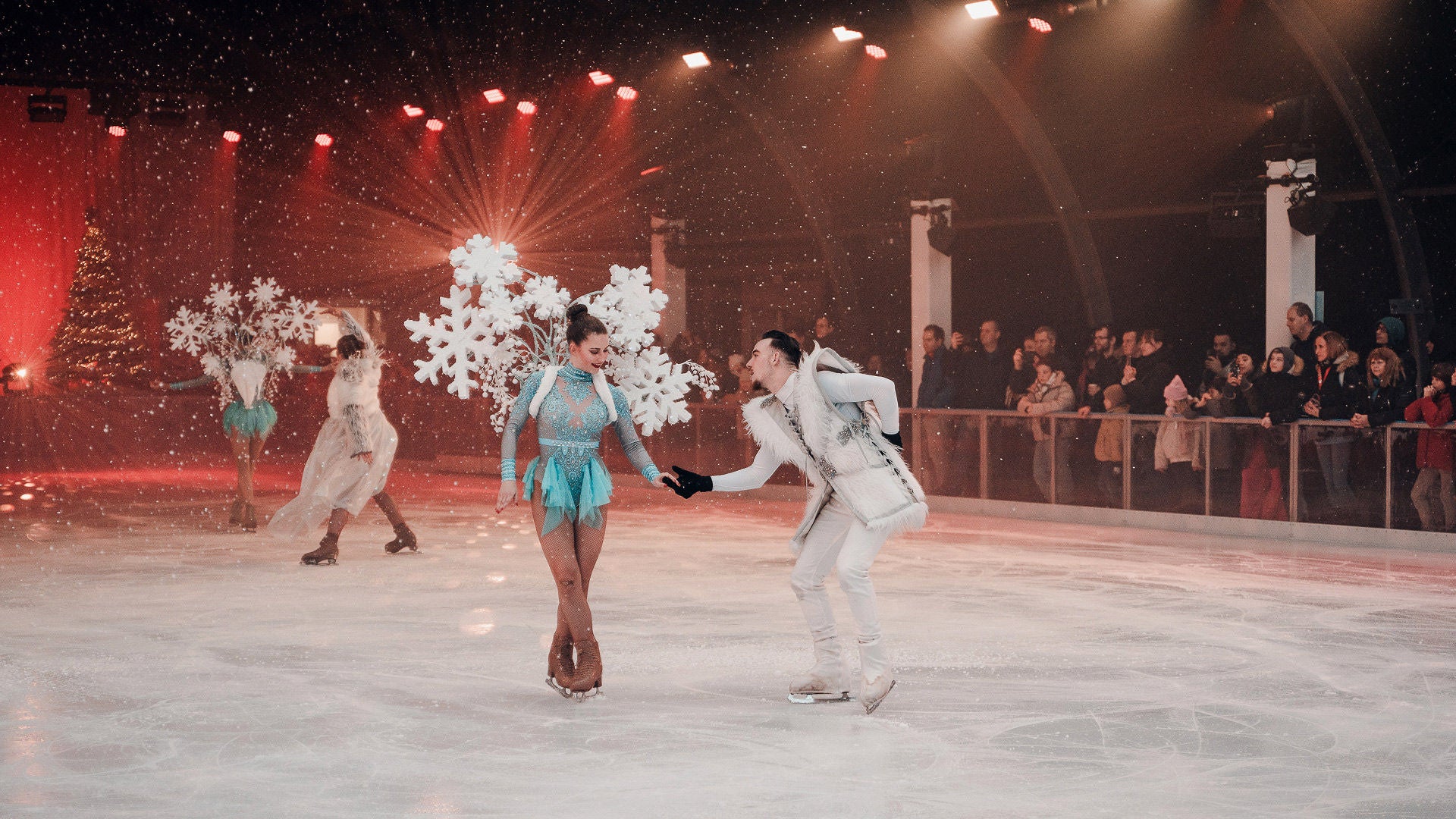 Venez admirer nos 10 accrobates sur la glace de Walibi Belgium