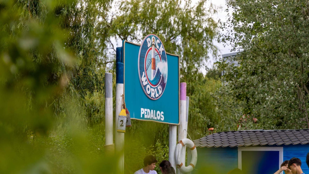 Ingangsbord van de Pedalo's in Walibi Belgium