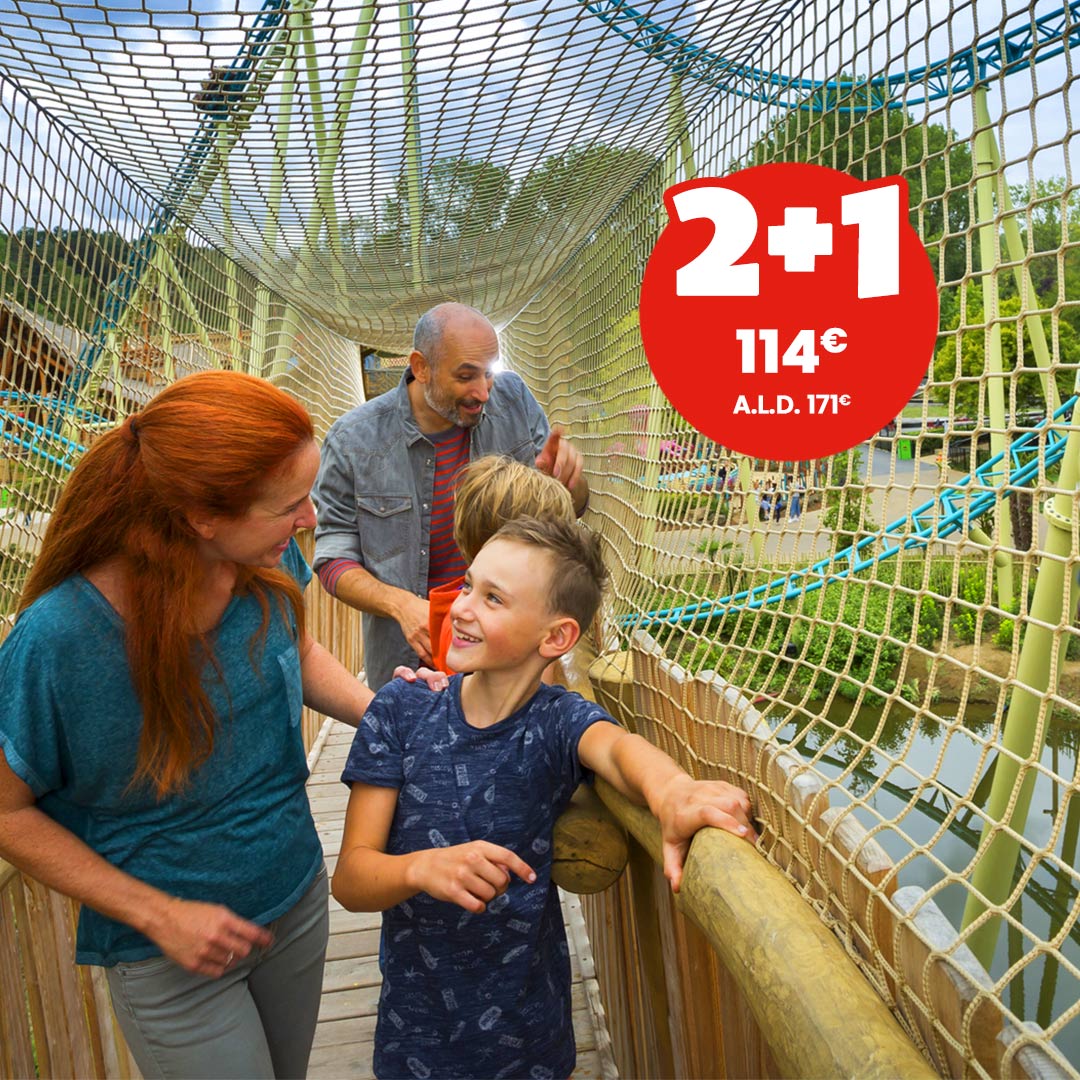 Une famille de 4 passe un super moment dans le Tiki-Trail à Walibi Belgium avec l'offre Summer Holidays: 2+1 pour une visite avant le 31 juillet !