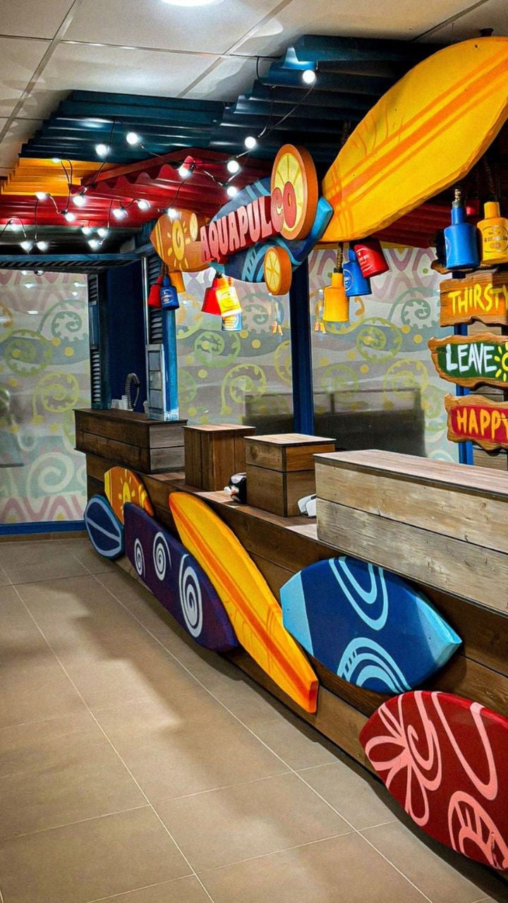 Le bar thématique Aquapulco situé à l'intérieur du parc aquatique Aqualibi.